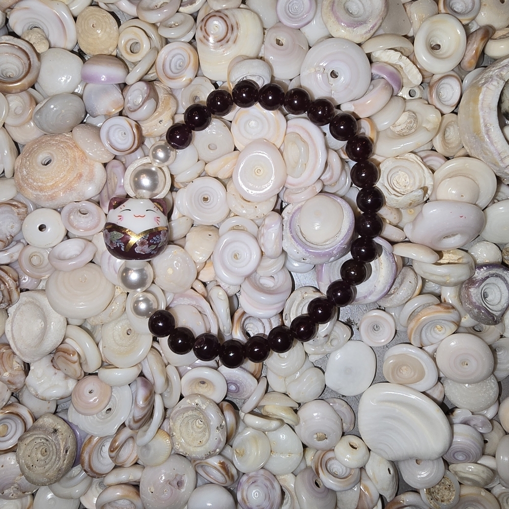 MANEKI-NEKO STRETCH BRACELET GARNET